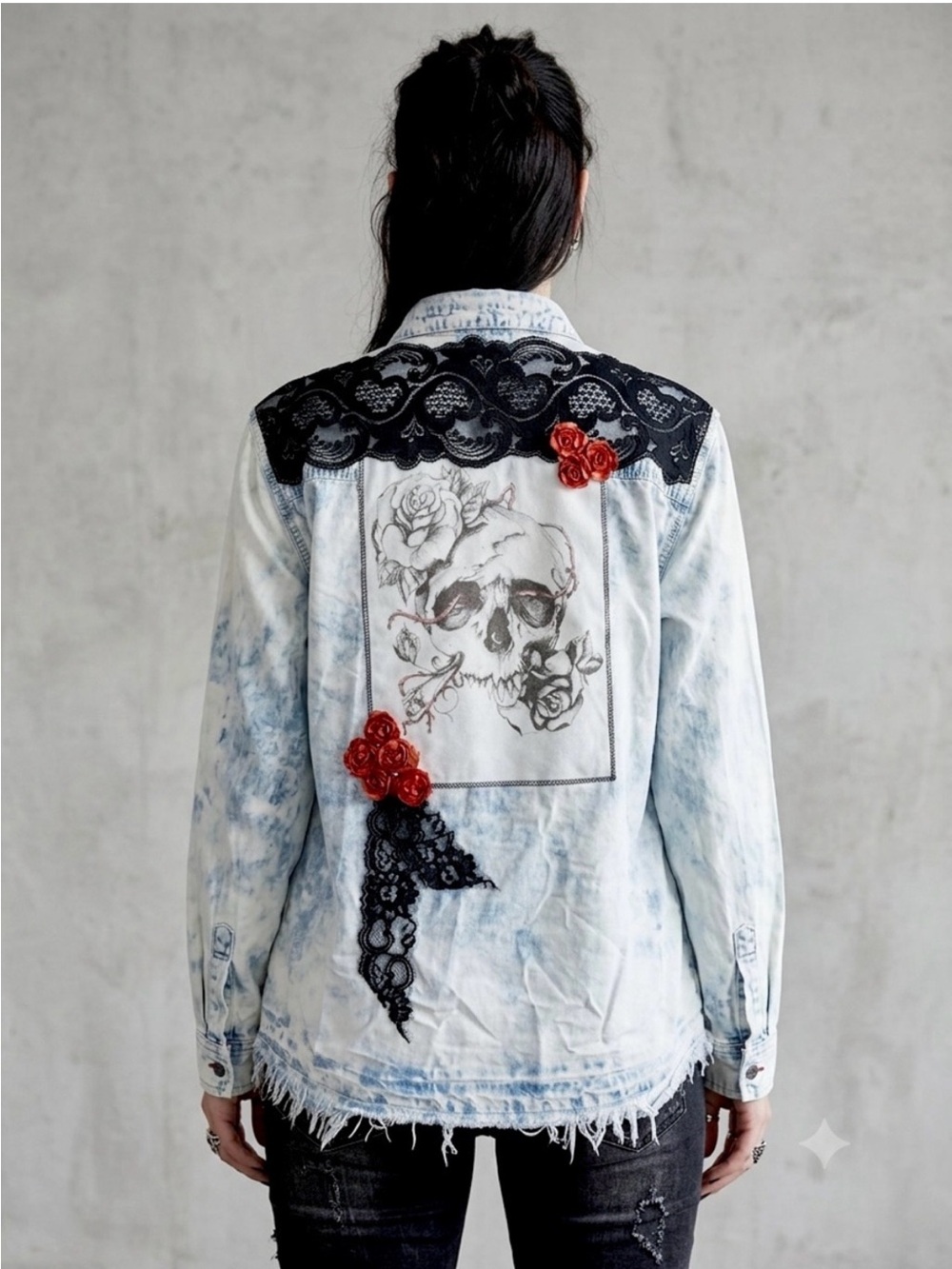 Upcycled Bombshell Revival
Acid Wash Skull & Roses
Button-Up Shirt L/M relaxed